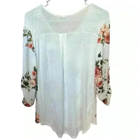 Rue21 floral blouse with gold zipper closure adjustable 3/4-full length sleeves - Picture 4 of 5